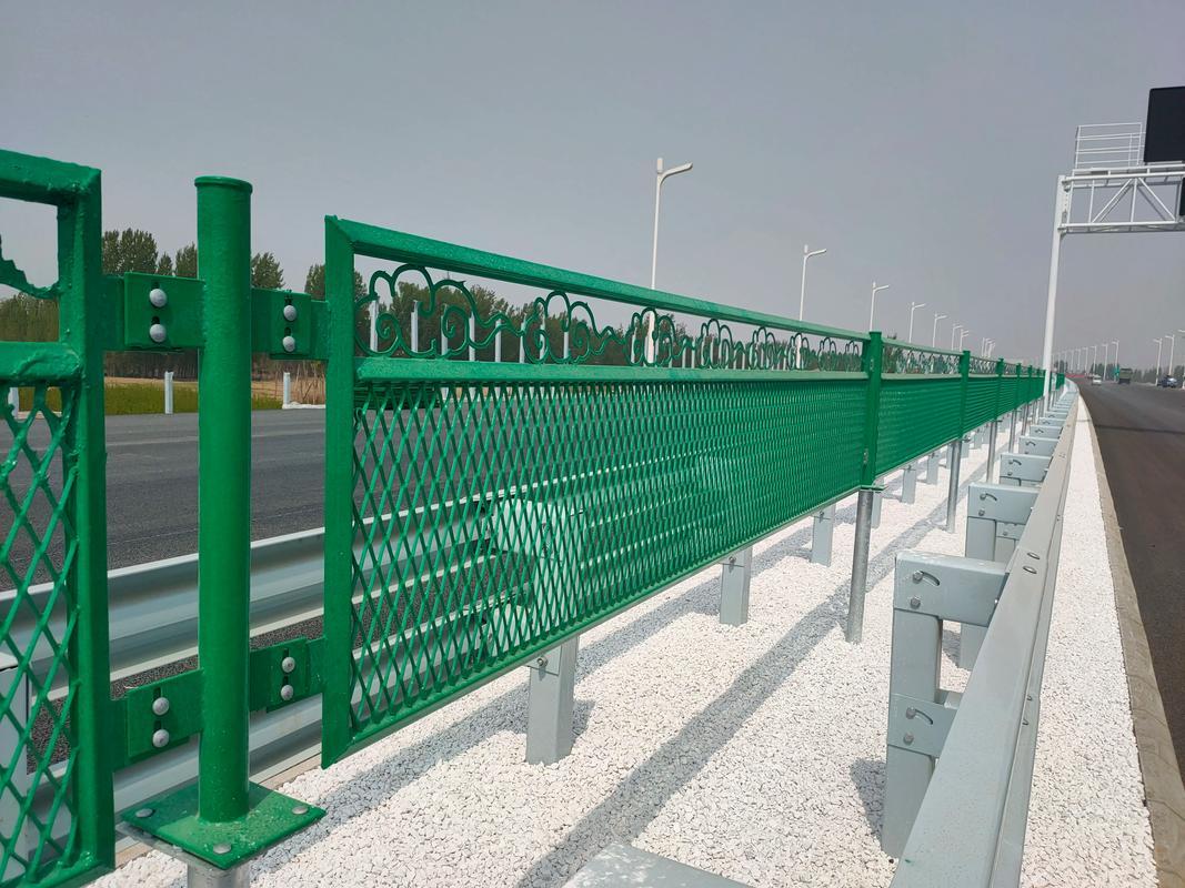 高速公路防眩護(hù)欄網(wǎng) 守護(hù)安全與美觀的雙重屏障
